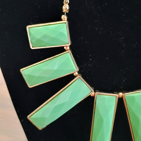 Elegant Green Necklace with Gold Accents - Picture 2 of 4